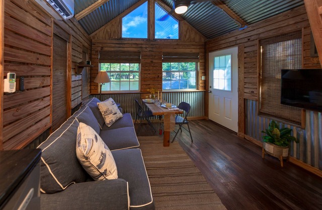 Bass-kin sur le front de mer RIver-Tiny House