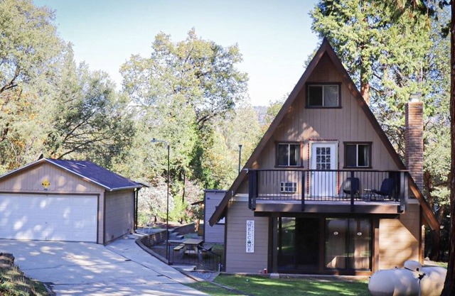 Bass Lake Cabin. Knotty Pines Lodge