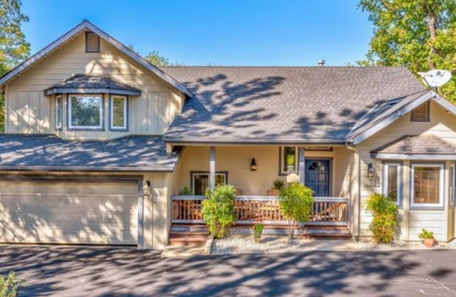 Bass Lake vacation home, 5 minutes to the lake & a 26 minute drive to Yosemite!