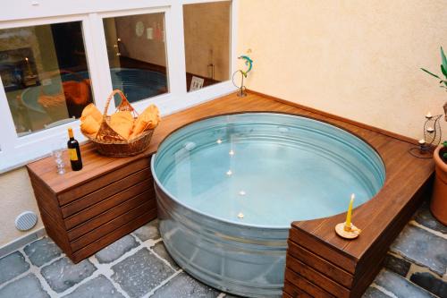 Basso 61, Urban Oasis with Mini Pool and Courtyard
