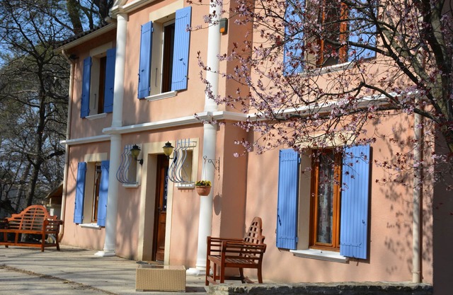 Bastide à Faucon,170 m² face au Ventoux, 2500 m² de jardin clos