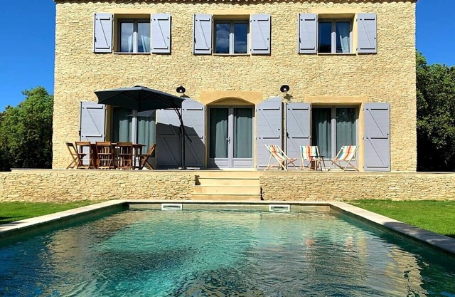 Bastide provençale avec piscine privée chauffée