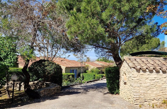 La Bastidette de Gordes***, avec jardin privatif, vue sur le Lubéron, piscine...