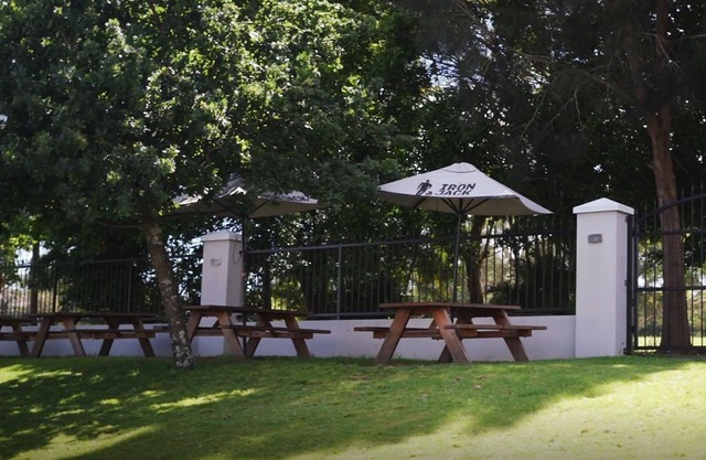Bateau Bay Hotel