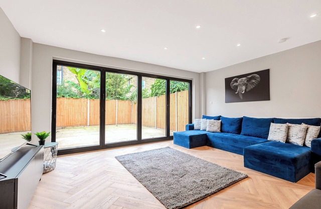 Battersea Spacious 3Bed Home w/Parking &Garden - 15 mins from London Eye