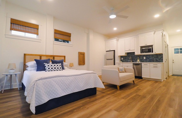 Baum Street Bungalow New Construction 1/2 Mile From the Beach + Hot Tub