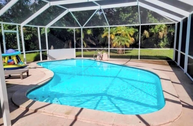 Bay Breeze Getaway W/ Pool
