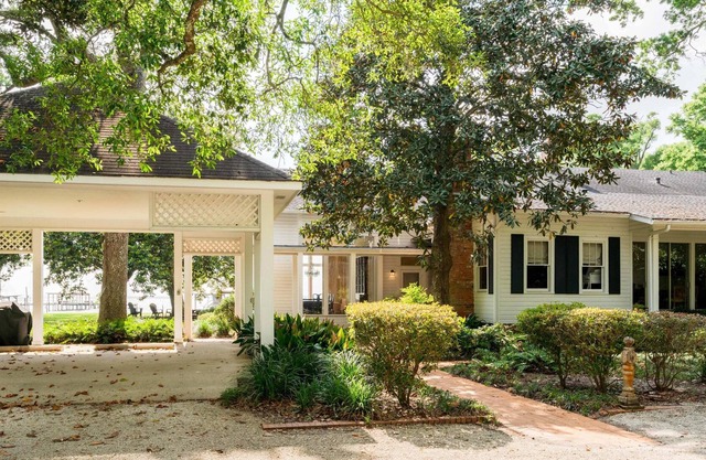 Bay House Scenic Retreat