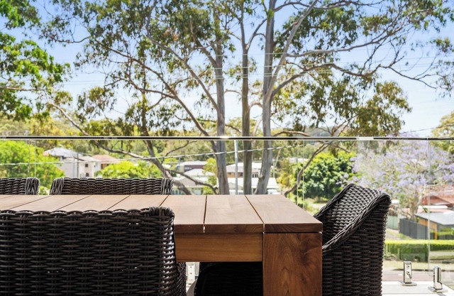 Bay Retreat Two - Sleeps up to 10 guests in the centre of Nelson Bay!