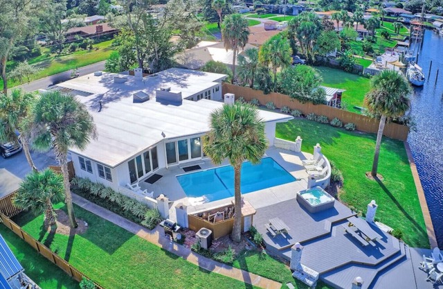 Accueil Waterfront sur la baie! 20 couchages! PISCINE CHAUFFÉE PRIVÉE / HOT TUB / BOAT 4 LOUER