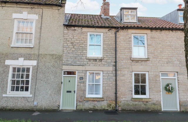 BAY TREE COTTAGE, family friendly, with open fire in Pickering