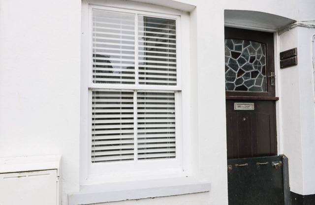 BAY TREE COTTAGE, pet friendly in Looe
