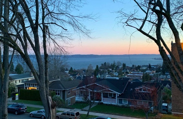la vue sur la baie, quartier historique haut de gamme, sans escalier, balcon