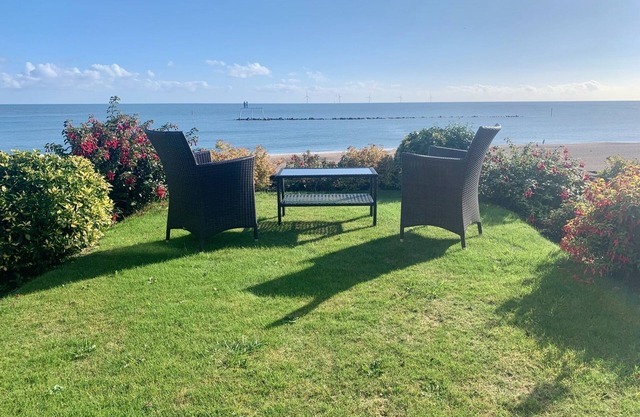 'Bay View' Absolute Seafront 3 Bedroom House with Breath-taking Sea Views.