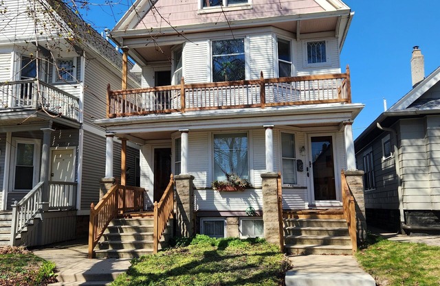 Bay View Milwaukee beauty, walk to most, w WiFi and central heat/AC