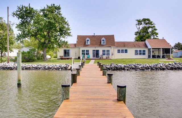 Bay Views & Fire Pit: Taylor’s Island Retreat