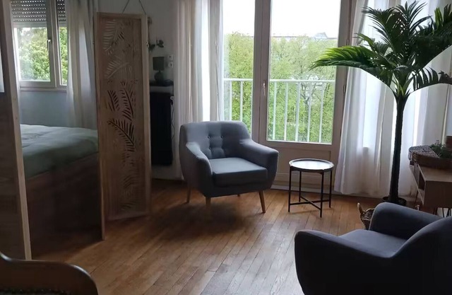 Bayard : Apartment with View, Parking, and Bike Room