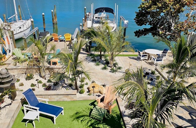 Retraite Riley, 2 Chambre Bord de l'eau avec accès Dock et plage privée