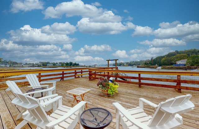 Bayfront Cottage on Mill Cove w/ Private Dock & Furnished Deck - Walk Downtown