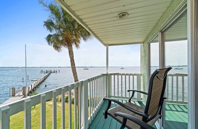 Bayfront Townhome with Private Dock, Kayaks & Stunning Views in Historic St. Andrew's!