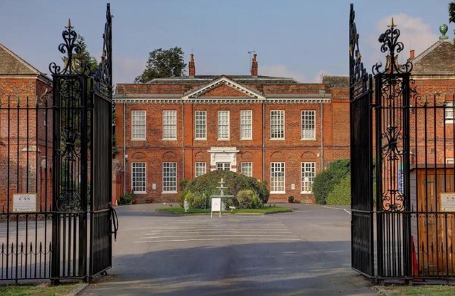 Baylis House Hotel