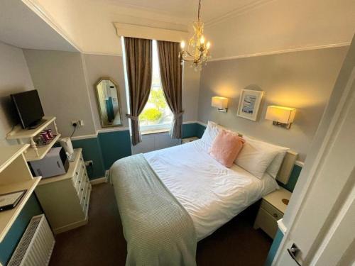 Bayliss Hall Guesthouse