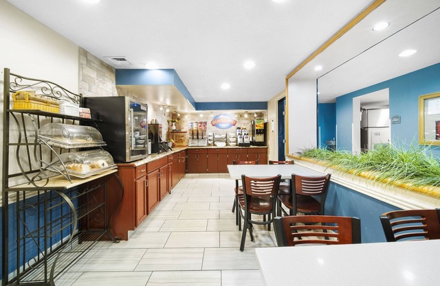 Baymont by Wyndham Muncie Near Ball State University