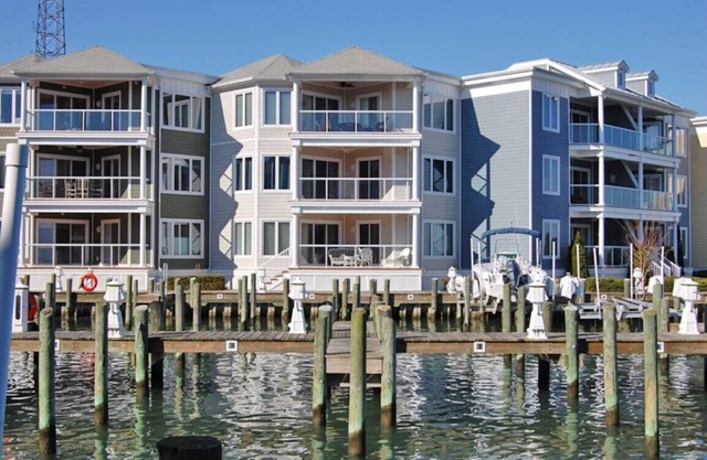 Bayside & Beyond-Sunset Bay Villa #105- Waterfront with Boat Slip