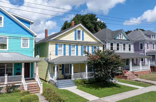 Bayside - Classic duplex in historic downtown!