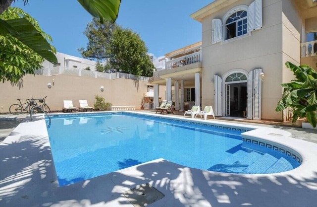 Bayside | Villa La Concha | Front sea Heated Pool