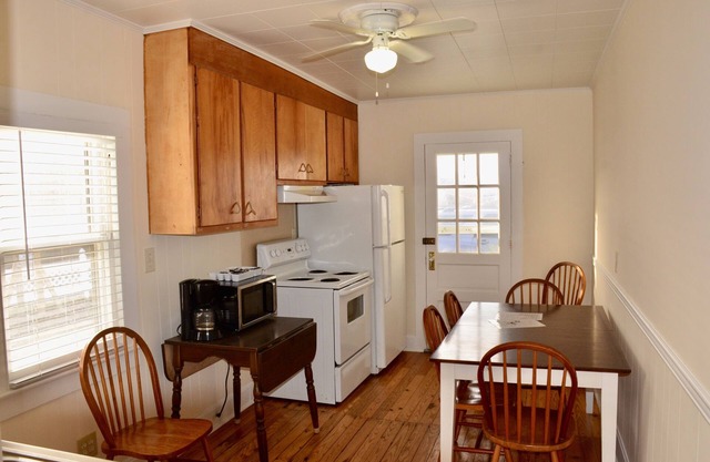 Bayside Family Cottages bayside life and easy walk to the beach and boardwalk !