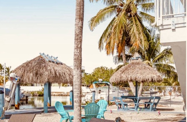 Bayside Key Largo Canal Home with Dock/ Jacuzzi/Lift /Pool.