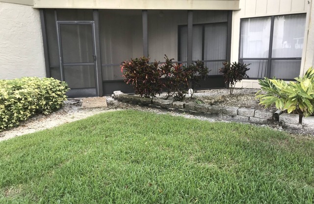 Condo 2/1 au rez-de-chaussée, toutes les commodités à un bon prix!