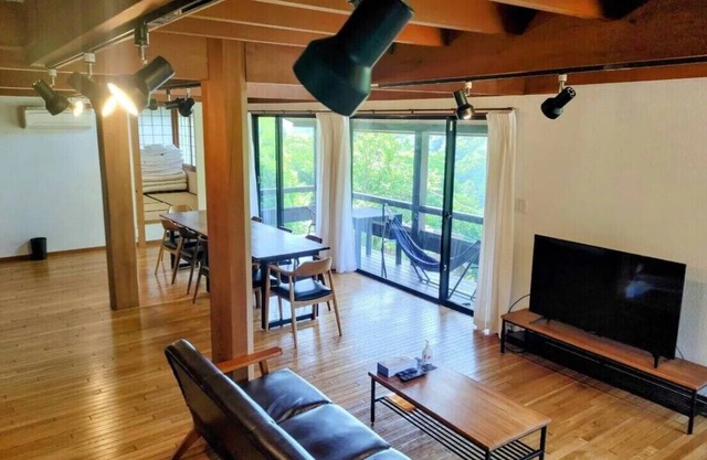 BBQ available for 4-15 persons / 10 min. drive from Atami station / Stylish rental villa (WI-FI)