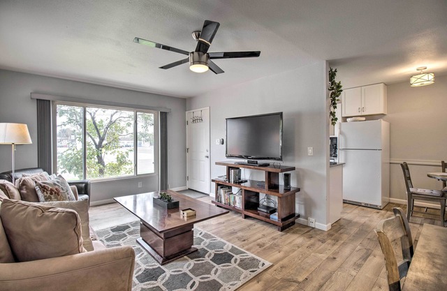 Duplex Carson City rénové avec cour et patio