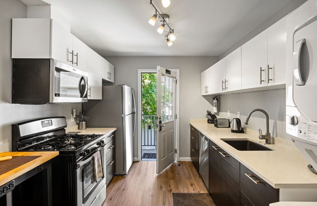 (BC1bF) Safe + Clean Condo w/ Free Parking, near Shepherd Center
