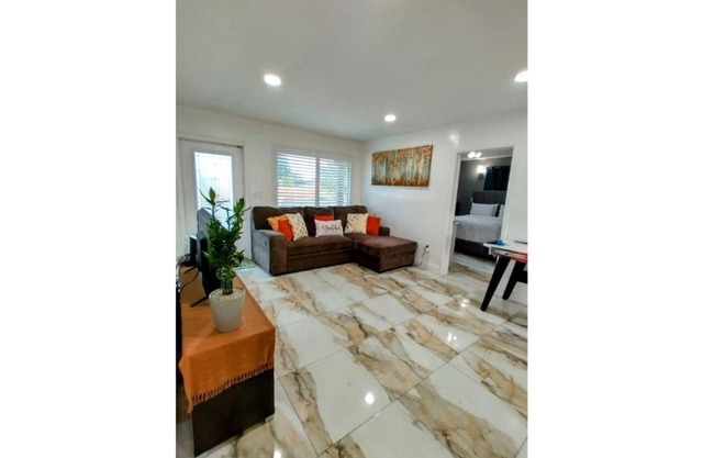 Be Our Guests! Cozy 3/2 w/ Oversized Yard Awaits