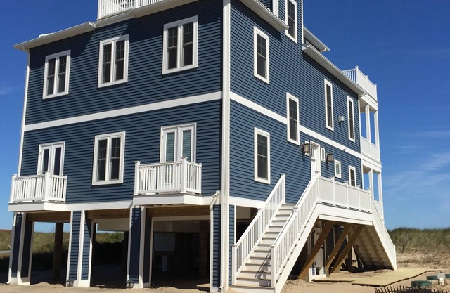Soyez juste sur la plage dans une grande maison magnifique