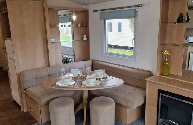 Beautiful Caravan Phoenix In St Margaret's Bay. Pet Friendly