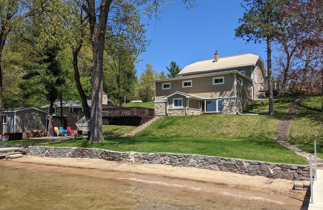 Lakehouse 8 chambres! 21 couchages + parfait pour les familles et les groupes!