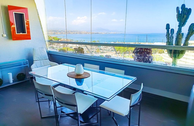 Beach access! Magnificent view! Studio 3 persons
