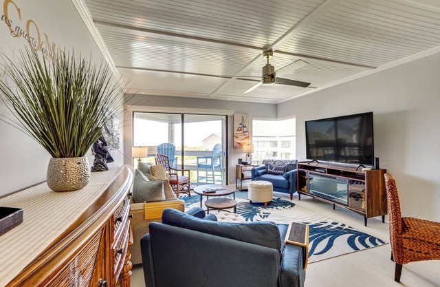 Beach Access: Ocean-View Condo w/ Screened Balcony