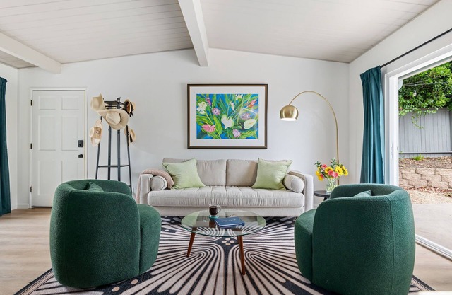 Beach Bliss - Art Deco Inspired Retreat, Explore Santa Barbara!
