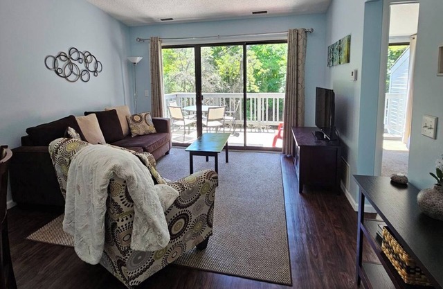 Short Walk to Beach, Enjoy Peaceful Creekside Views at Riverside Shores!