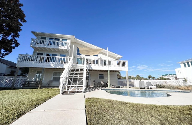 Incredible Beach et paradis nautique avec piscine privée, embarcadère, salle de jeux et jacuzzi