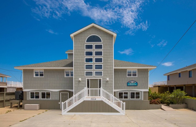 OCEANFRONT w/ POOL, HOT TUB, CABANA Sleeps 24!