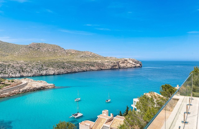 Beach Carbo for eight people with pool and BBQ