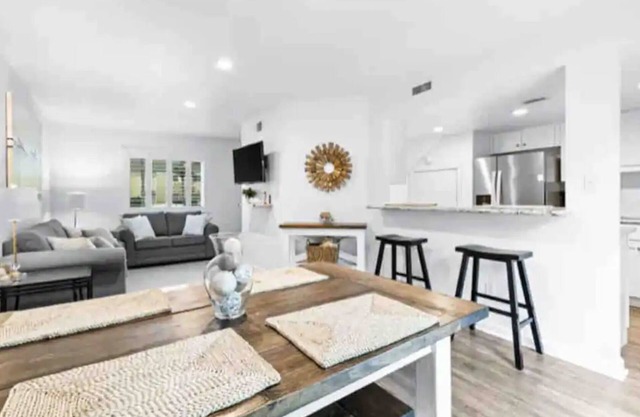 Walk to beach, chairs/toys/wagon, clean updated, Woof ok, BBQ, Pools, Tennis!
