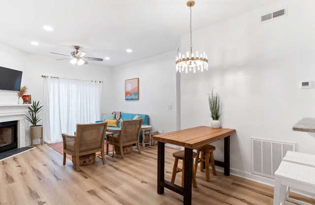 Beach/City Escape 1 bed 1 bath condo with pool!