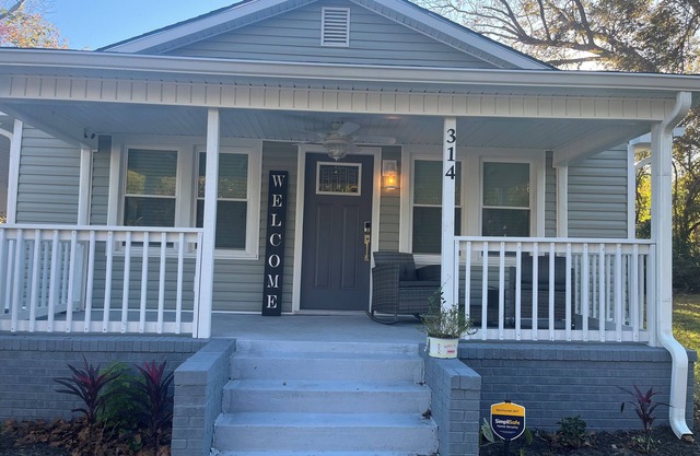 Beach Coastal Bliss New 3-bedroom/2-baths sleeping 10 cottage by the beach!